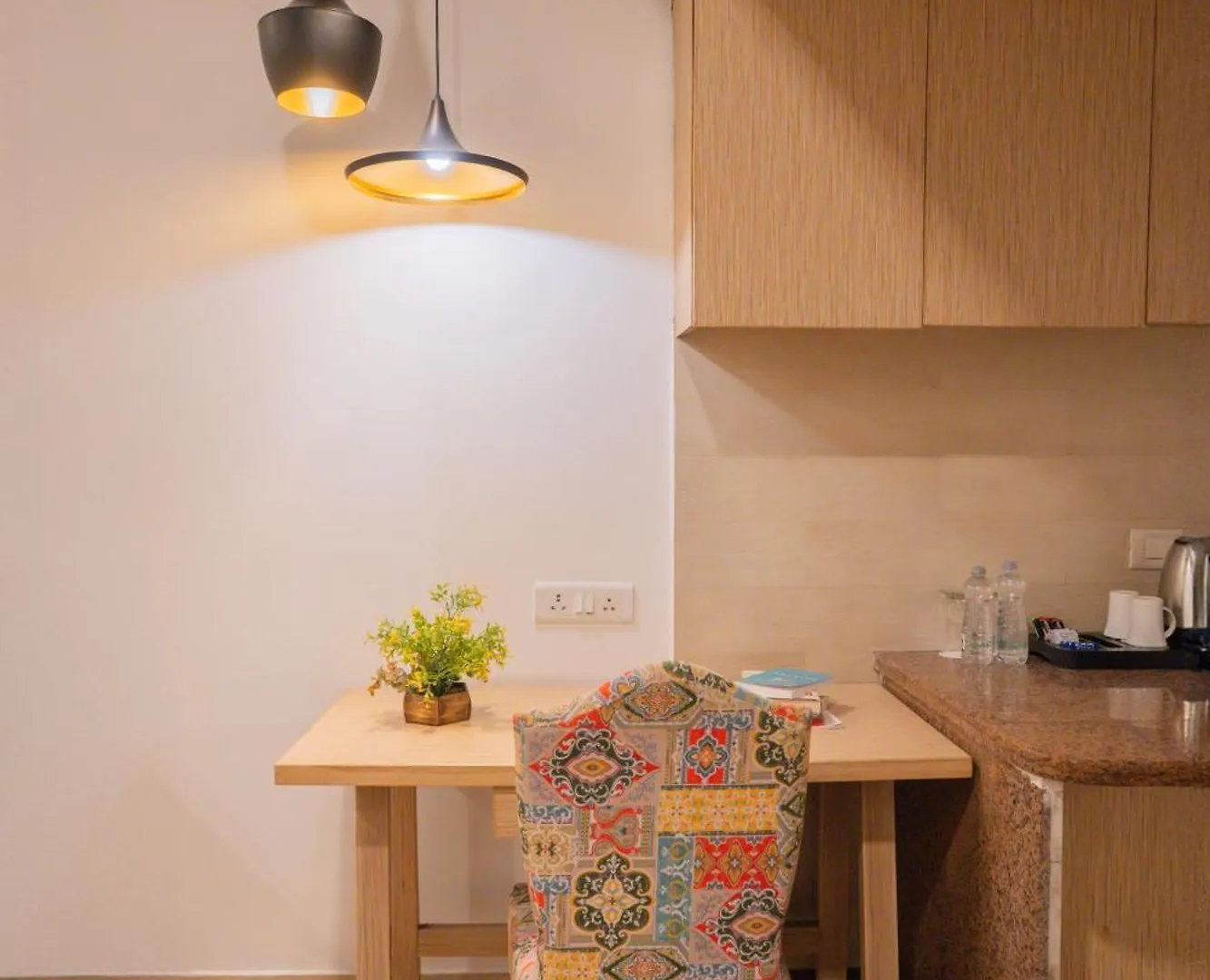 Guest house Ahuja Residency Parklane