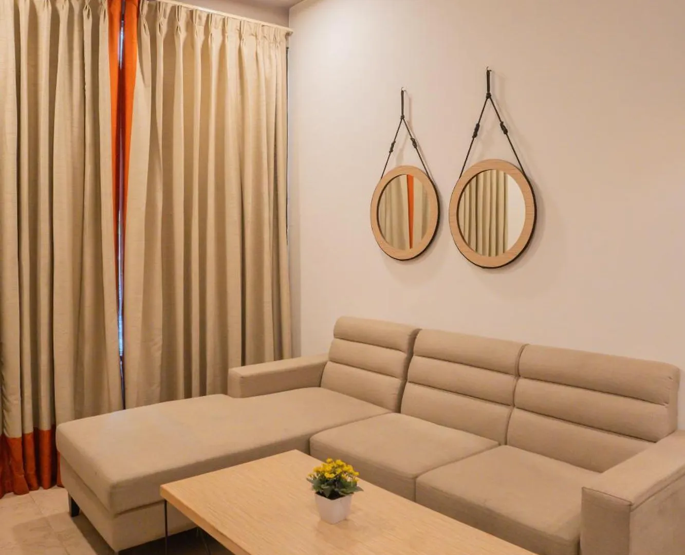 Guest house Ahuja Residency Parklane