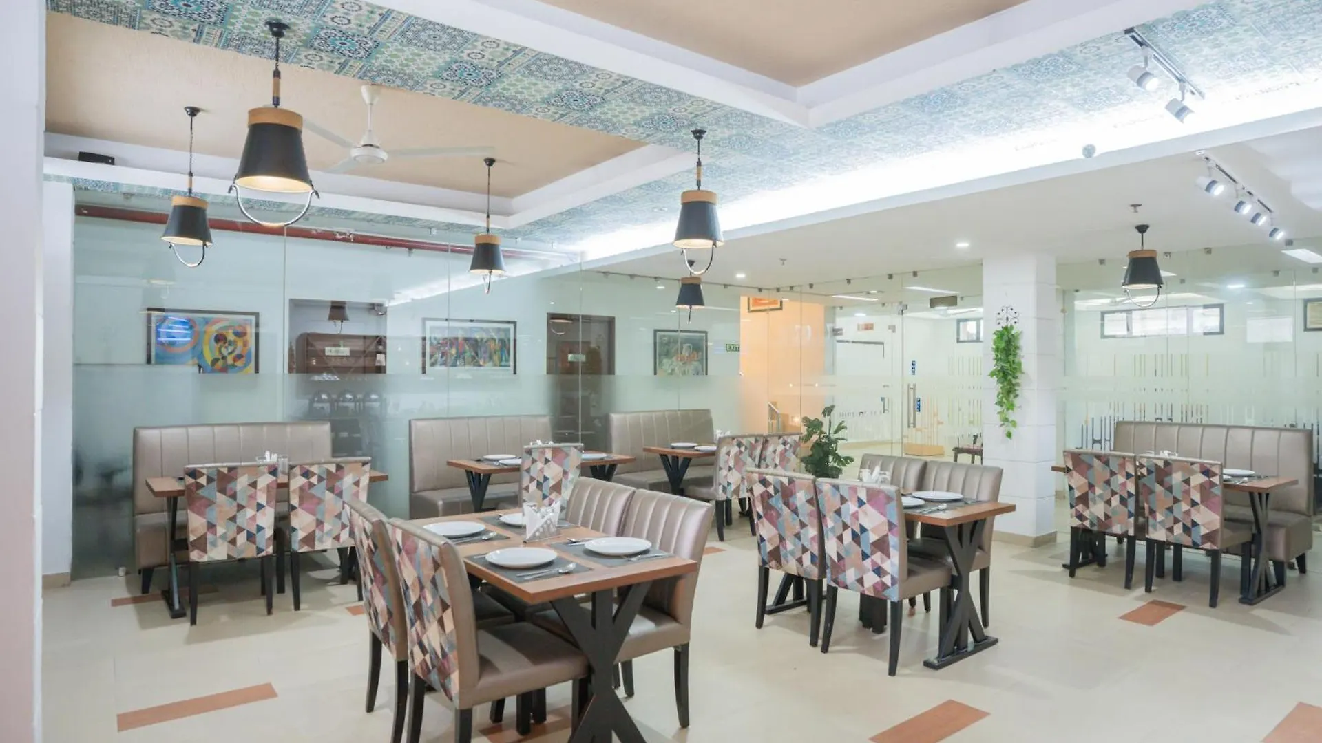Guest house Ahuja Residency Parklane