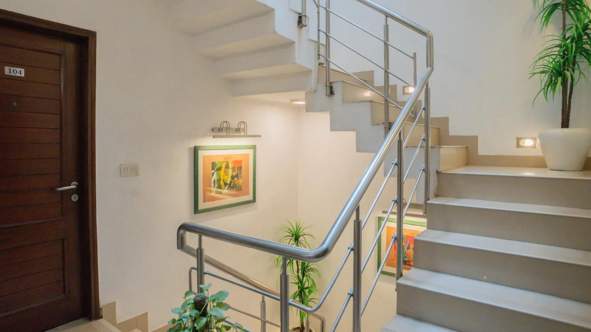 Ahuja Residency Parklane Guest house Gurgaon