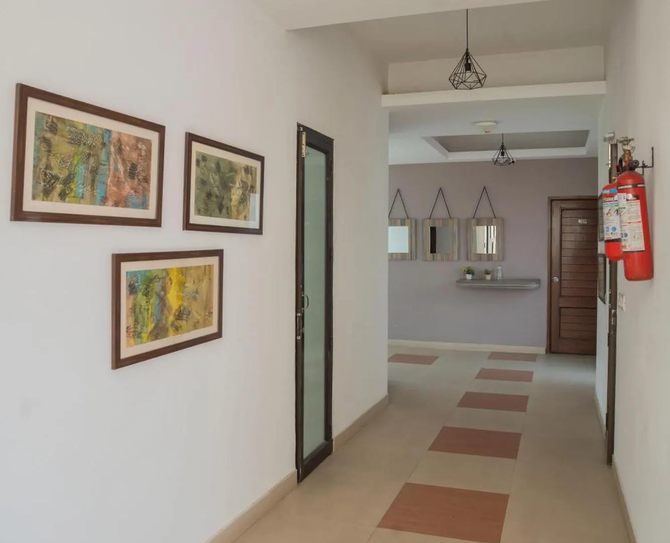 Guest house Ahuja Residency Parklane