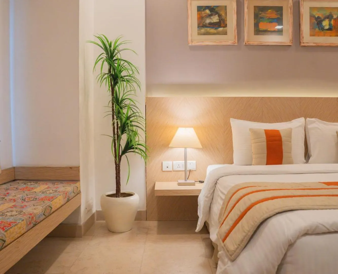 Guest house Ahuja Residency Parklane