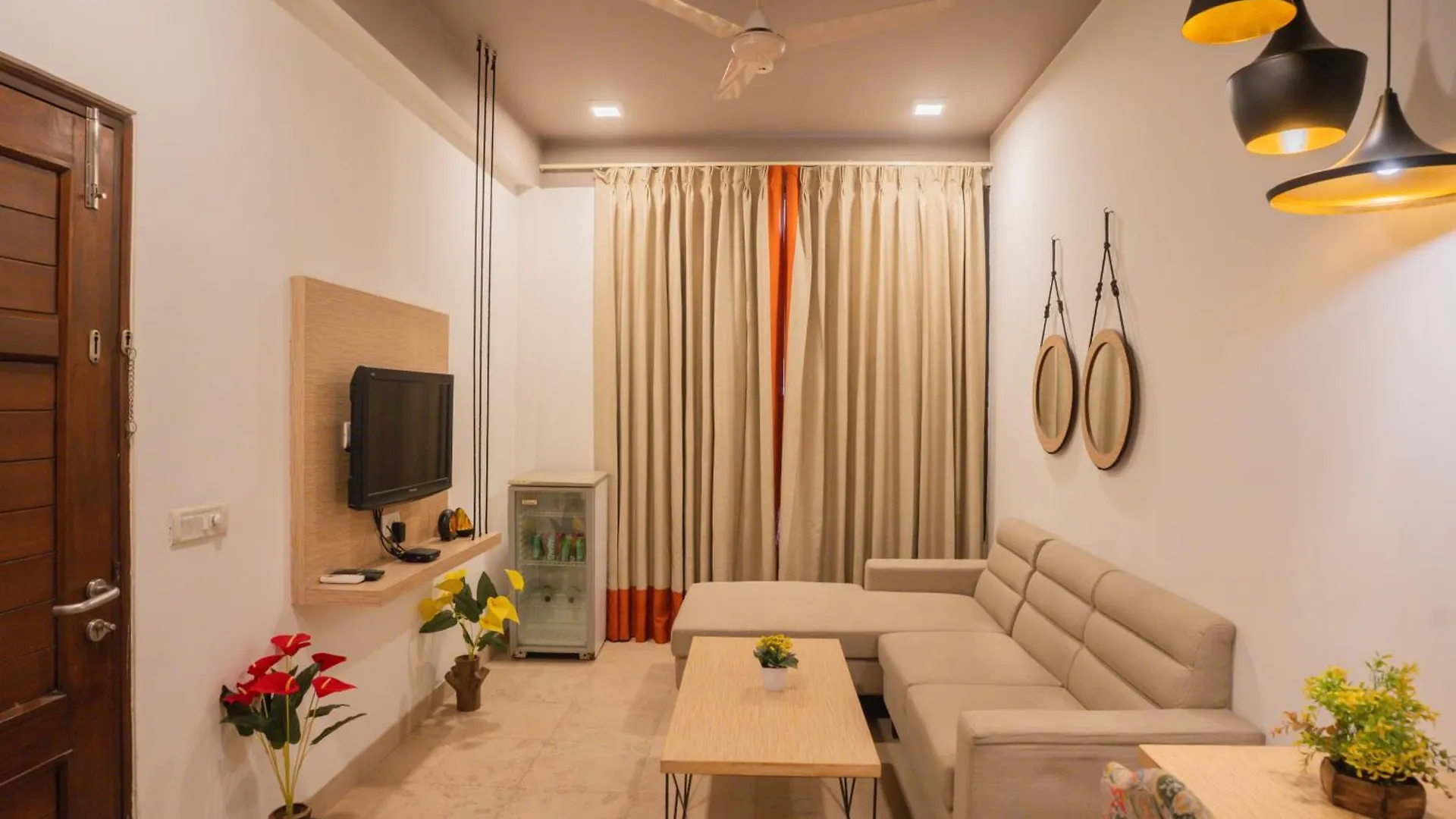 Guest house Ahuja Residency Parklane
