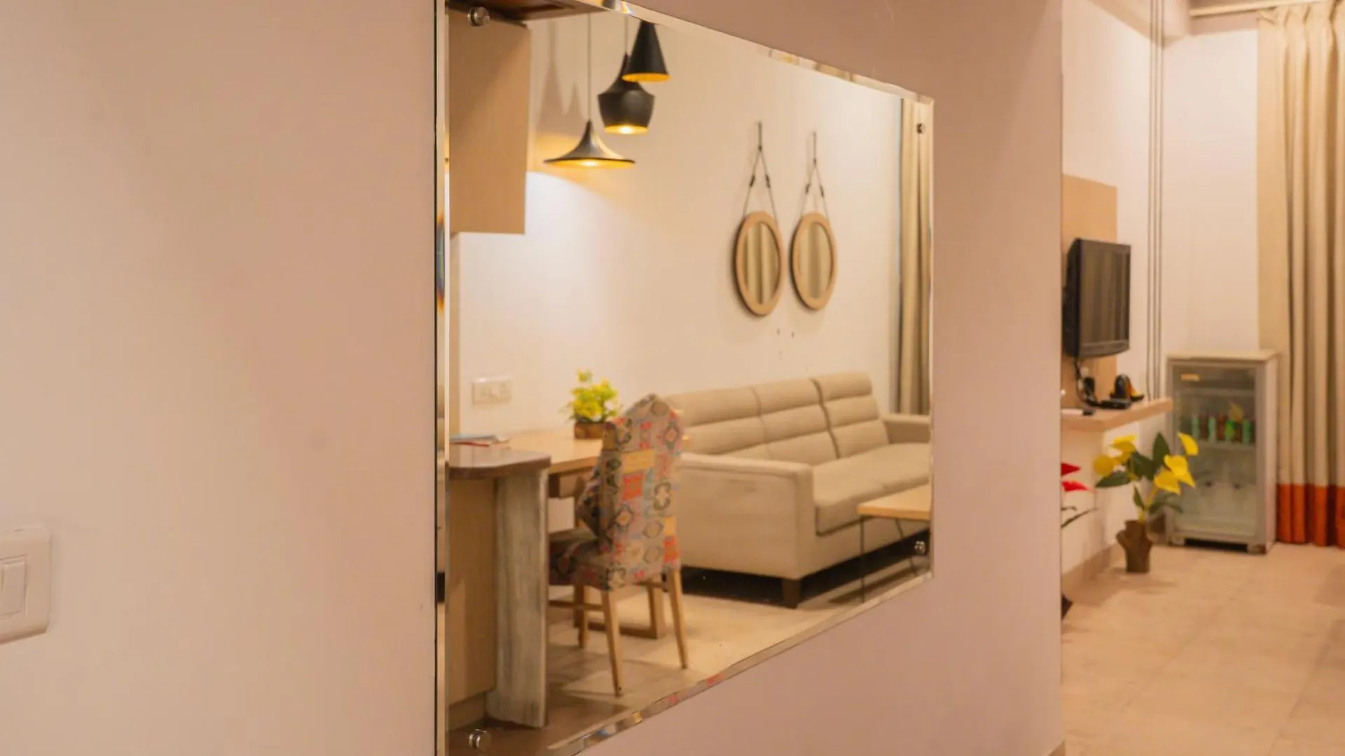 Ahuja Residency Parklane Guest house Gurgaon