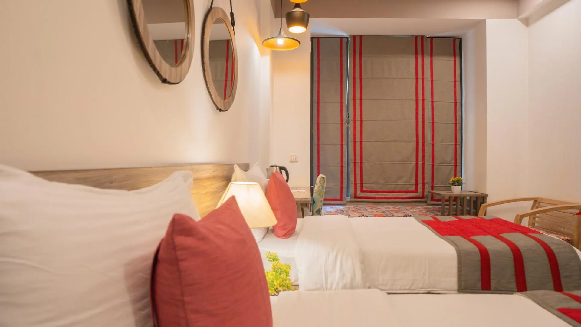 *** Guest house Ahuja Residency Parklane India
