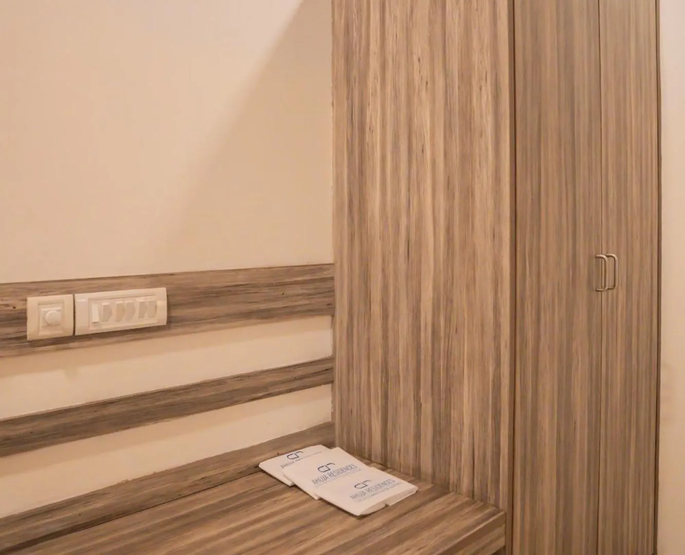 Guest house Ahuja Residency Parklane
