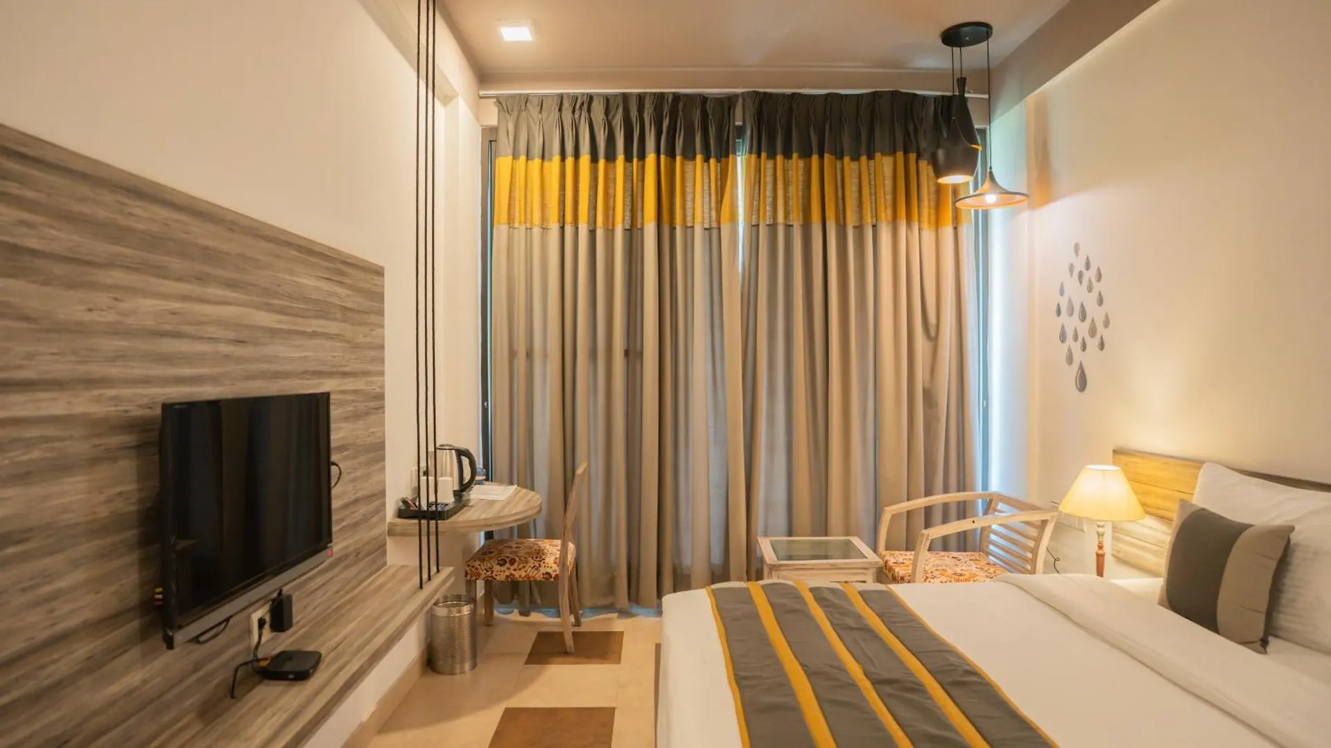 Ahuja Residency Parklane Guest house Gurgaon