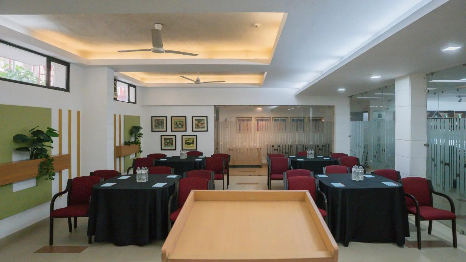 Guest house Ahuja Residency Parklane