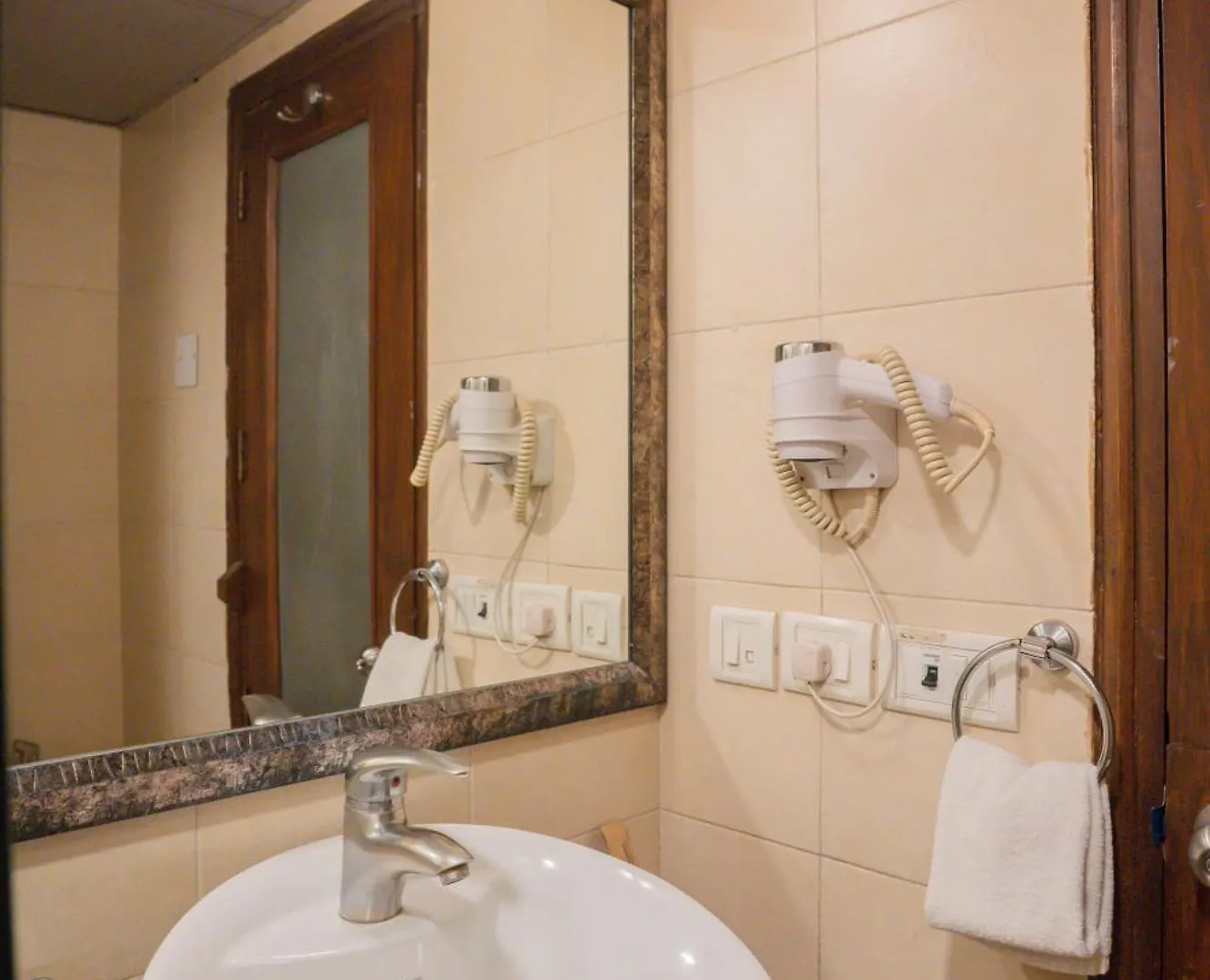Ahuja Residency Parklane 3*, Gurgaon