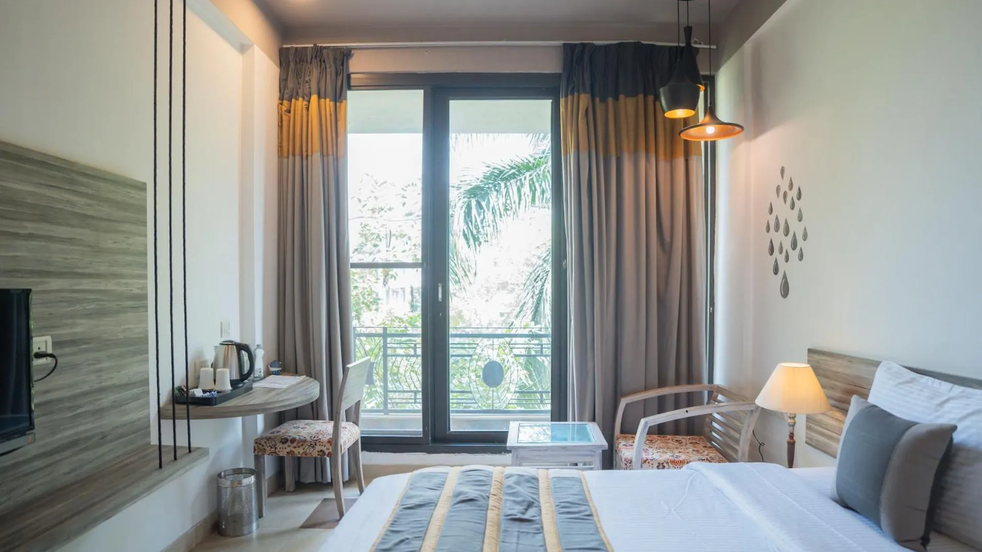 Ahuja Residency Parklane Guest house Gurgaon
